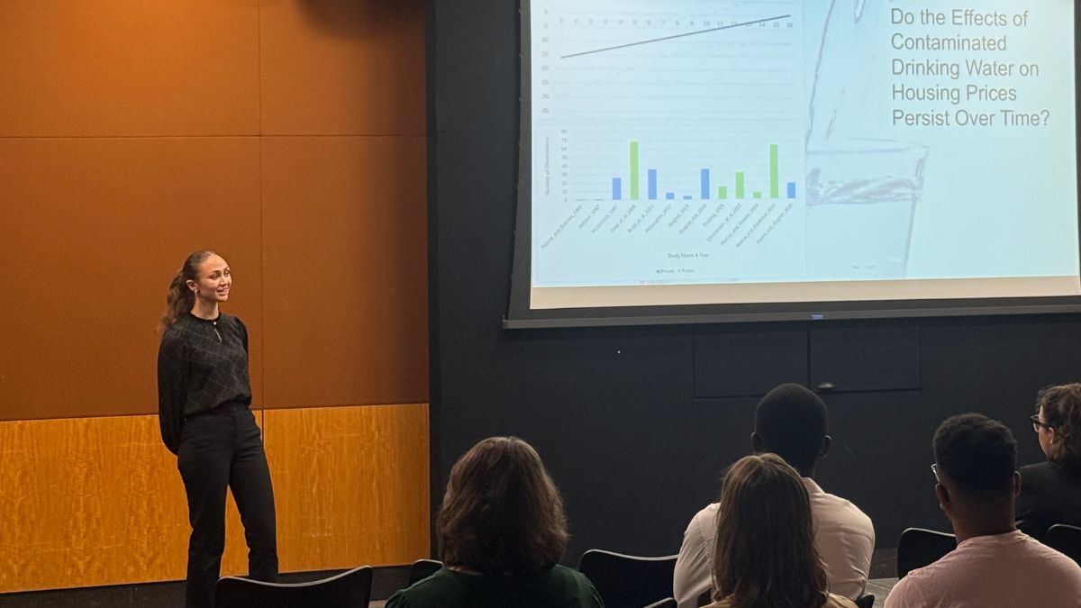 Anna Silva presents at the 3MT competition at App State