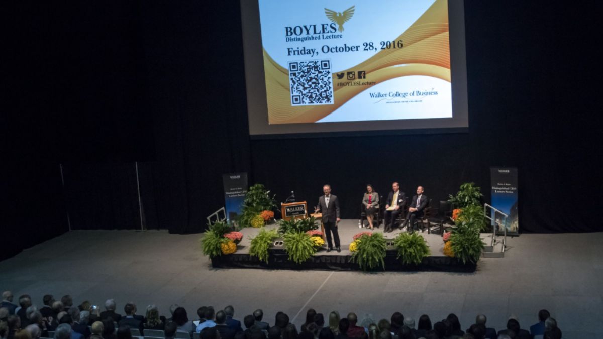 Paul Thompson speaks to students and community members at the 58th Boyles Distinguished Lecture in 2016.
