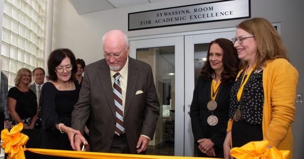 GA and Shirley Sywassink cut the ribbon on the university's newest active learning classroom